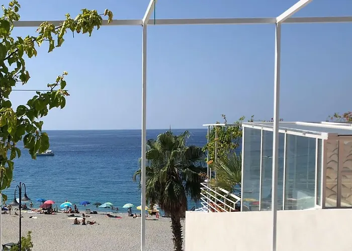 Mario Schifano 度假居 希拉